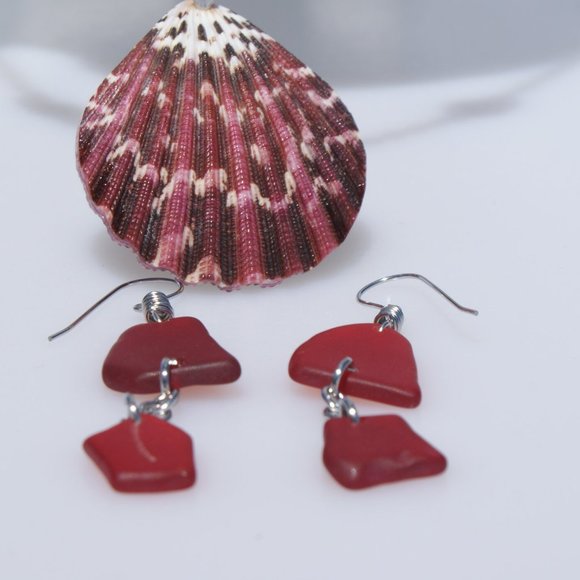Red Sea Glass set with Pecten Sea Shell - Picture 3 of 6